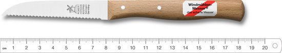 Gekarteld mes met licht gebogen lemmet, houten handvat en een liniaal ernaast. "Windmühlen Messer das scharfe Messer" staat op een label.
