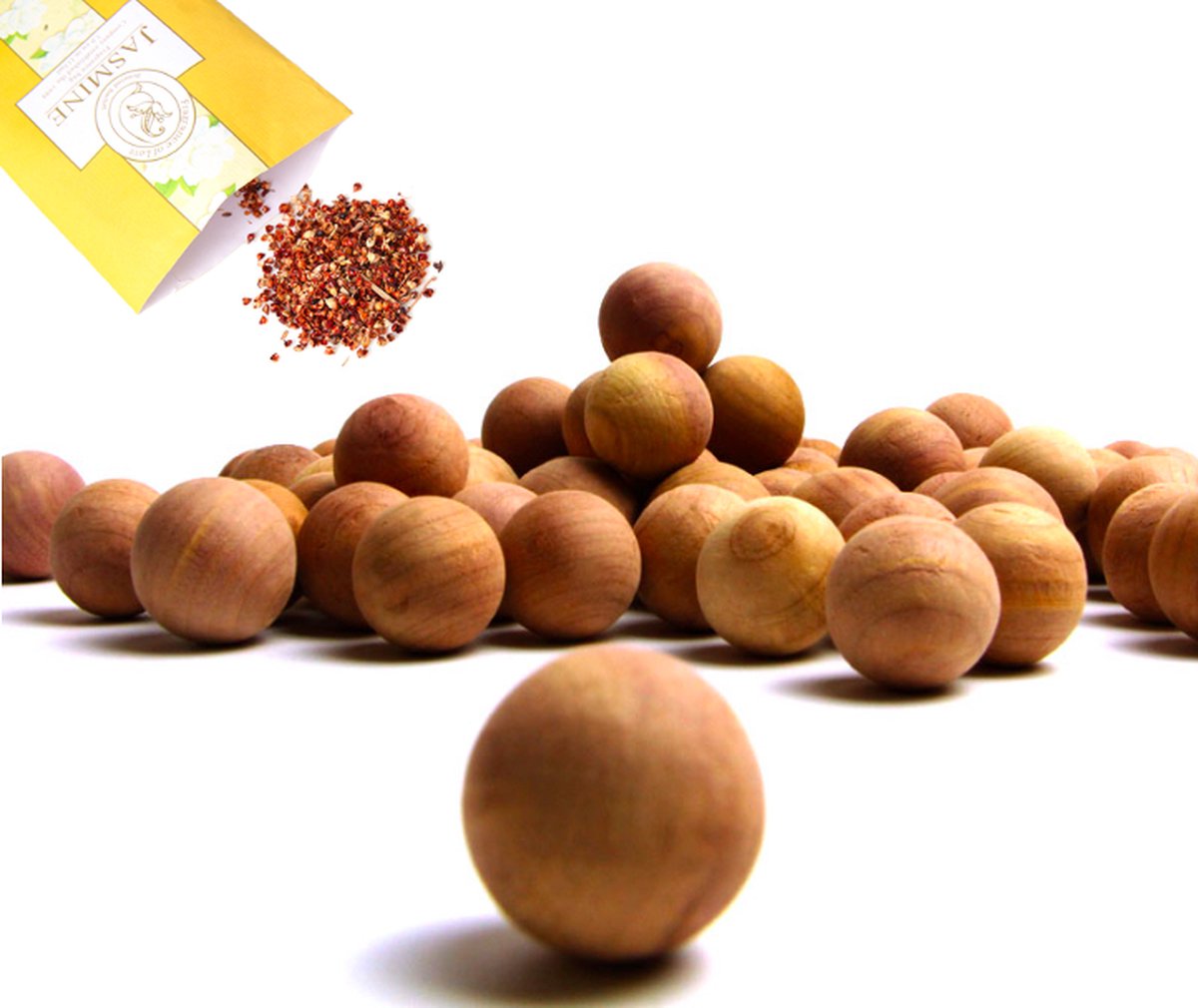 100 pièces Boules de camphre naturelles, armoires parfumées au cèdre pour la mai 100 pièces Boules de camphre naturelles, armoires parfumées au cèdre pour la mai