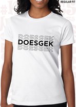 DOESGEK dames shirt – Maat XL - Wit - Korte mouwen - Ronde hals - Regular Fit - Grappige teksten - Quotes - Kwoots - Humor - Tekst shirt - Uit je dak gaan - Lekker gek doen