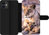 Bookcase pour téléphone iPhone 11 Bookcase - Lionne - Lion - Cub - Avec compartiments - Étui portefeuille avec fermeture magnétique