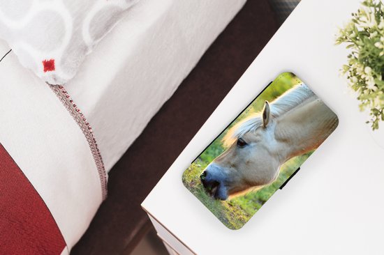 Bookcase pour iPhone 11 Pro Max Bookcase - Cheval du fjord broutant un jour d'été - Avec poches - Étui portefeuille avec fermeture magnétique