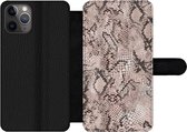 Bookcase Geschikt voor iPhone 11 Pro telefoonhoesje - Dierenprint - Grijs - Zwart - Met vakjes - Wallet case met magneetsluiting
