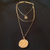 Driedubbele ketting met hangertjes  - MustHaves - Valentijn cadeautje voor haar- Cadeautje - Valentijnsdag - Dames - Goud