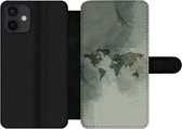 Bookcase Geschikt voor iPhone 12 Mini telefoonhoesje - Wereldkaart - Groen - Grijs - Met vakjes - Wallet case met magneetsluiting