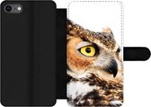 Bookcase Geschikt voor iPhone 7 telefoonhoesje - Bruine uil met een witte achtergrond - Met vakjes - Wallet case met magneetsluiting