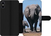 Bookcase Geschikt voor iPhone XS telefoonhoesje - Olifant - Vlakte - Dieren - Natuur - Met vakjes - Wallet case met magneetsluiting