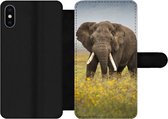 Bookcase Geschikt voor iPhone XS telefoonhoesje - Olifant - Bloemen - Gras - Dieren - Natuur - Met vakjes - Wallet case met magneetsluiting