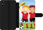 Bookcase Geschikt voor iPhone XS Max telefoonhoesje - Een illustratie van twee voetballers die een prijs hebben gewonnen - Jongens - Meisjes - Kind - Met vakjes - Wallet case met magneetsluiting