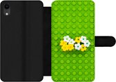 Bookcase Geschikt voor iPhone XR telefoonhoesje - Ondervloer met bloemen - Met vakjes - Wallet case met magneetsluiting