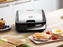 Tefal snackapparaat met tosti's en een wafel.