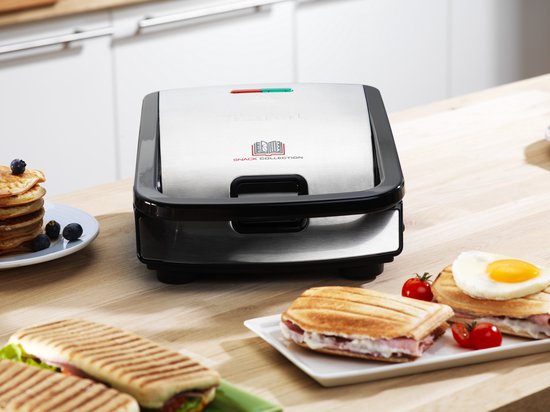 Tefal snackapparaat met tosti's en een wafel.
