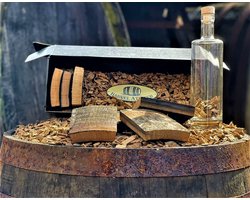 The Barrel BBQ Bottle (Box) / Cadeauverpakking /  Limited Edition / Houtsnippers / Whisky Chunks / Sinterklaas / Kerst / Barbecue / Rookhout Image