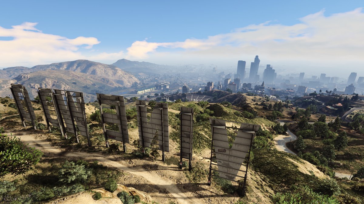 Rockstar Grand Theft Auto V - Xbox Series X thumbnail 3