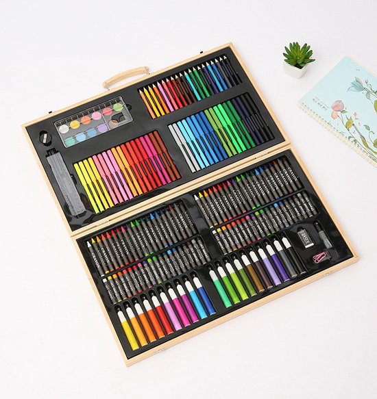 COFFRET DESSIN MANGA. COFFRET AVEC 1 PERSONNAGE ARTICULE EN BOIS, 1 STYLO  PINCEAU, 3 CRAYONS HB, B ET 2B, 1 GOMME ET 1 TAILLE-CRAYON, Marabout pas  cher 