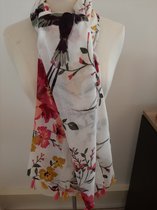 Hele fijne bloemensjaal in frisse voorjaarskleuren, staat erg mooi bij bijvoorbeeld een spijkerjasje, doordat de sjaal heel groot is ( 90 x 180cm) is hij op meerdere manieren te dr
