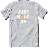 Just Hold On - Crypto T-Shirt Kleding Cadeau | Dames / Heren / Unisex | Bitcoin / Ethereum shirt | Grappig Verjaardag kado | Tshirt Met Print  Prijs - Licht Grijs - Gemaleerd - 3XL
