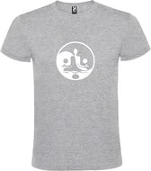 Grijs  T shirt met  print van  "mooie Boeddha in Yin Yang cirkel in meditatiehouding / Zen" print Wit size M
