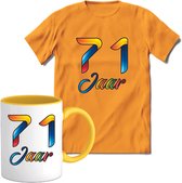 71 Jaar Vrolijke Verjaadag T-shirt met mok giftset Geel | Verjaardag cadeau pakket set | Grappig feest shirt Heren – Dames – Unisex kleding | Koffie en thee mok | Maat L