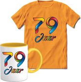 79 Jaar Vrolijke Verjaadag T-shirt met mok giftset Geel | Verjaardag cadeau pakket set | Grappig feest shirt Heren – Dames – Unisex kleding | Koffie en thee mok | Maat XXL