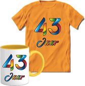 43 Jaar Vrolijke Verjaadag T-shirt met mok giftset Geel | Verjaardag cadeau pakket set | Grappig feest shirt Heren – Dames – Unisex kleding | Koffie en thee mok | Maat L