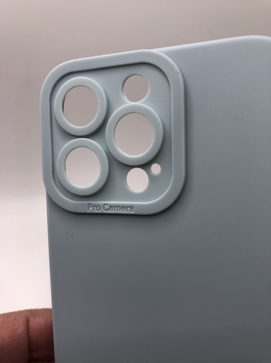 Hoogwaardige Siliconen hoesje met bescherming rondom Camera/Lens - Geschikt voor iPhone 13 Pro Max - Lichtblauw (Let OP: Past Alleen 13 Pro Max)
