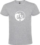 Grijs  T shirt met  print van  "mooie Boeddha in Yin Yang cirkel in meditatiehouding / Zen" print Wit size S