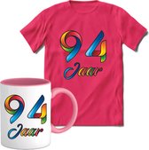 94 Jaar Vrolijke Verjaadag T-shirt met mok giftset Roze | Verjaardag cadeau pakket set | Grappig feest shirt Heren – Dames – Unisex kleding | Koffie en thee mok | Maat XL