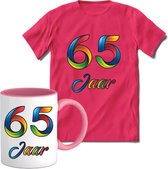 65 Jaar Vrolijke Verjaadag T-shirt met mok giftset Roze | Verjaardag cadeau pakket set | Grappig feest shirt Heren – Dames – Unisex kleding | Koffie en thee mok | Maat S