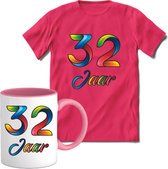 32 Jaar Vrolijke Verjaadag T-shirt met mok giftset Roze | Verjaardag cadeau pakket set | Grappig feest shirt Heren – Dames – Unisex kleding | Koffie en thee mok | Maat S