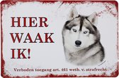 Hier waak ik Husky - Wandbord - Metalen bord - 20 x 30cm - UV bestendig - Decoratie - Wandborden - Metalen borden - Eco vriendelijk - Hond - Honden bord - Uniek - Cave & Garden