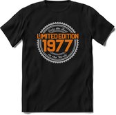 1977 Limited Edition | Feest Kado T-Shirt Heren - Dames | Zilver - Goud | Perfect Verjaardag Cadeau Shirt | Grappige Spreuken - Zinnen - Teksten | Maat M