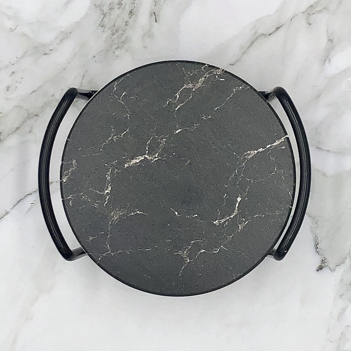 Maison Extravagante - Luxe onderzetters met marmer look voor glazen en mokken - Set van 6 - Zwart- Inclusief zwarte metalen houder - Keramische onderzetters - Anti-slip - Rond