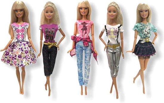 verkoper sarcoom menigte Poppenkleertjes Isa's friends - 5 Outfits voor poppen - Geschikt voor o.a.  Barbie -... | bol.com