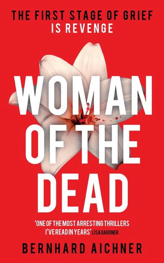 Boekomslag 'Woman of the Dead' met witte lelie op rode achtergrond. Tekst: 'The first stage of grief is revenge'.