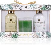 Cadeauset vrouw - Badset Winter SPA + Geurkaars - In winter geschenkverpakking - Fresh Pine - Geschenk pakket voor haar, mama, vriendin, moeder