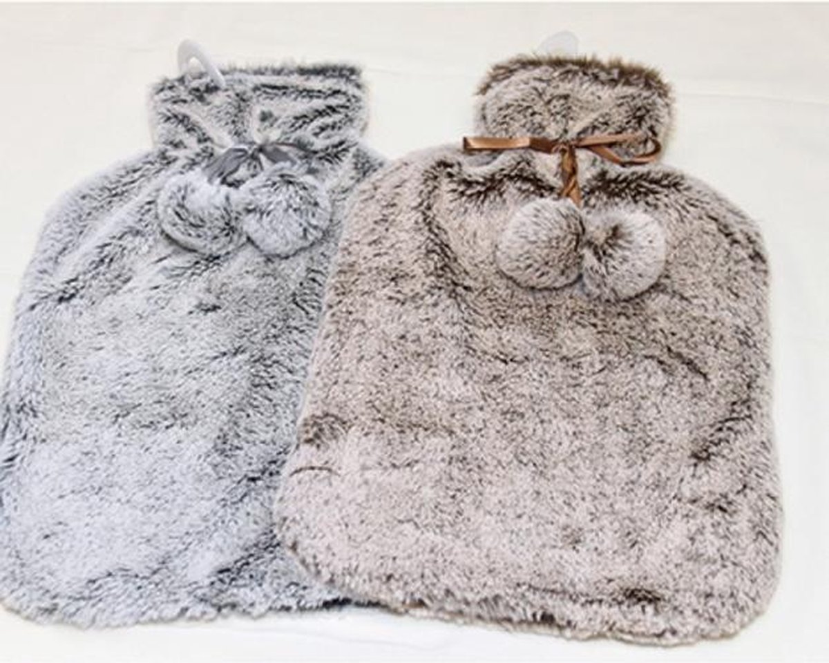 Goedkoopste Warmwater kruik set van 2 met faux bont hoes terra bruin en grijs 2 liter - warmwaterkruik - Met pom pom - Cadeau Tip !!