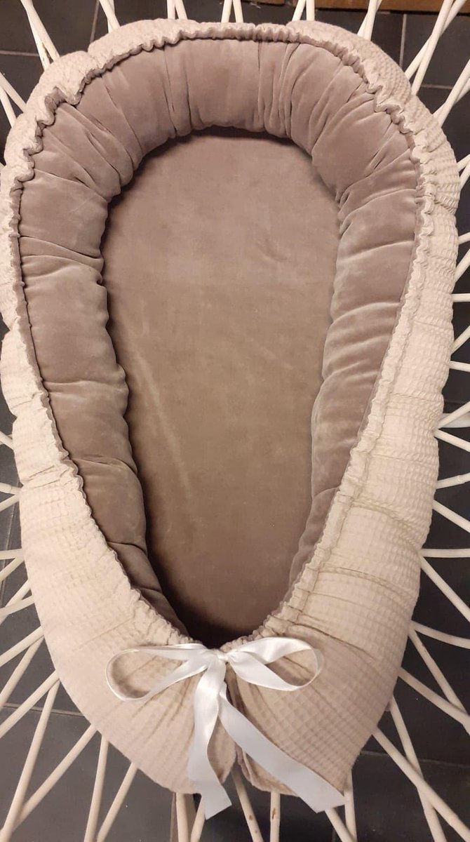 Babynestje Luxe Taupe Velvet met Stijlvolle Taupe Wafelstof - Comfortabel en Knus - incl. luiermand, commodemand