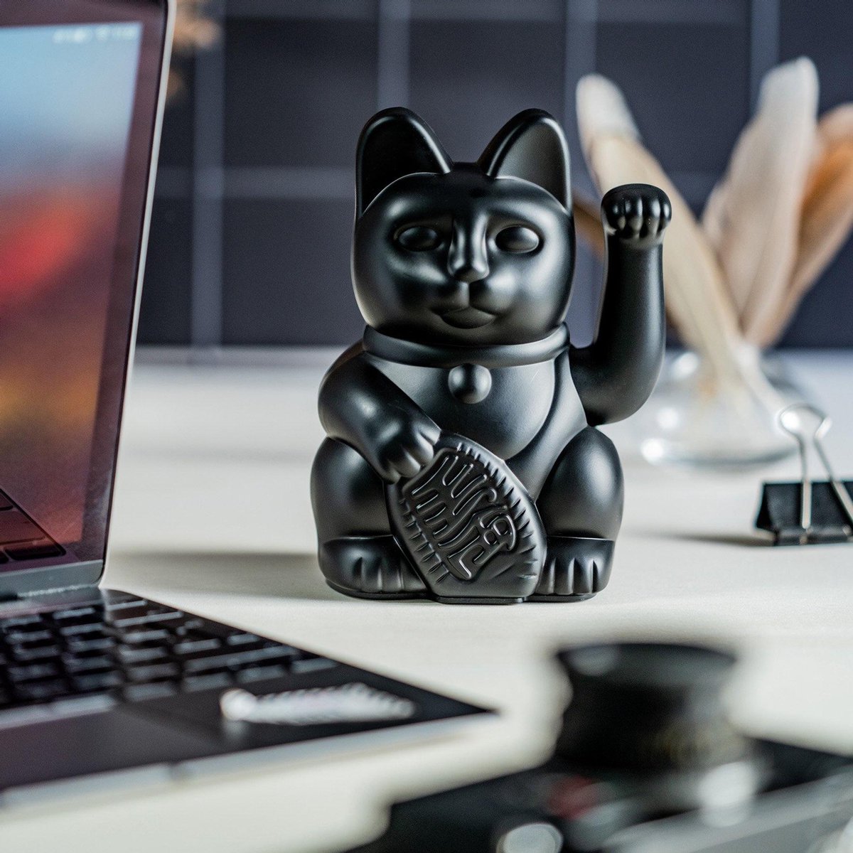 Donkey Products Lucky Cat zwaaiende gelukskat - oker | ZIN Aan Tafel
