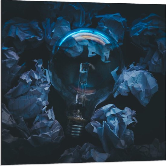 Dibond - Lampje tussen Proppen Papier - 80x80cm Foto op Aluminium (Met Ophangsysteem)