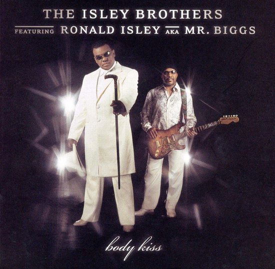 The Isley Brothers "Body Kiss", met Ronald Isley en Mr. Biggs. Ronald in wit pak met hoed en wandelstok. Mr. Biggs met gitaar en bedrukt overhemd.
