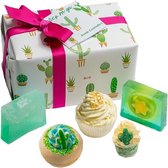 Bomb cosmetics bad cadeauverpakking Luxe Bad Geschenkset "Stuck on You" met handgegoten zeep, bath bombs en meer!