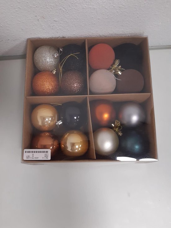 Doos met kerstballen