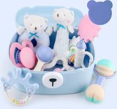 Bijtring + Bijtspeelgoed 9 delig - Babyspeeltje & zachte maracas rammelaar in geschenkdoos - met cadeau doos - Blauwe beer