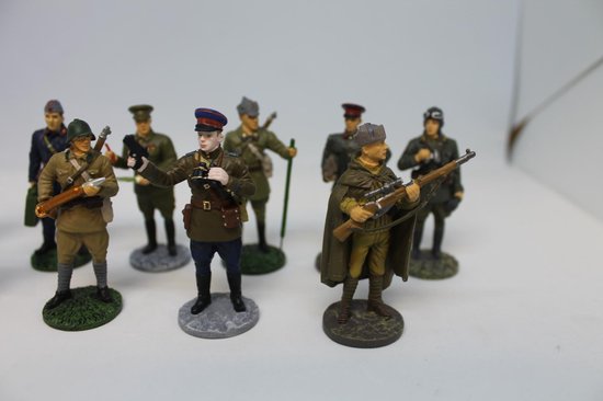 10 verschillende tinnen soldaatjes 1945 modelbouw  maquette  (lot1) - hetto