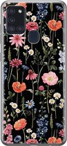 Leuke Telefoonhoesjes - Hoesje geschikt voor Samsung Galaxy A21s - Dark flowers - Soft case - TPU - Bloemen - Zwart