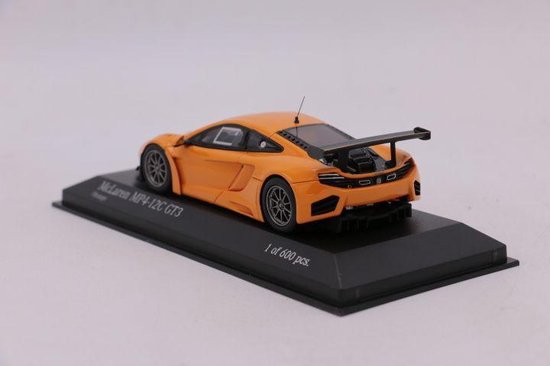 De 1:43 Diecast Modelcar van de McLaren MP4-12C GT3 in Orange.This schaalmodel is begrensd door 600 stuks. De fabrikant is Minichamps. - MINICHAMPS