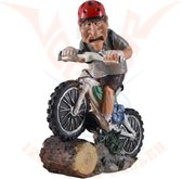 Grappige beroepen beeldje mountainbiker over boomstronk de komische wereld van karikatuur beeldjes – komische beeldjes – geschenk voor – cadeau -gift -verjaardag kado