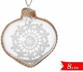 Hartvormige kerstbal met hanger van kant binnenin | diameter 8 cm.