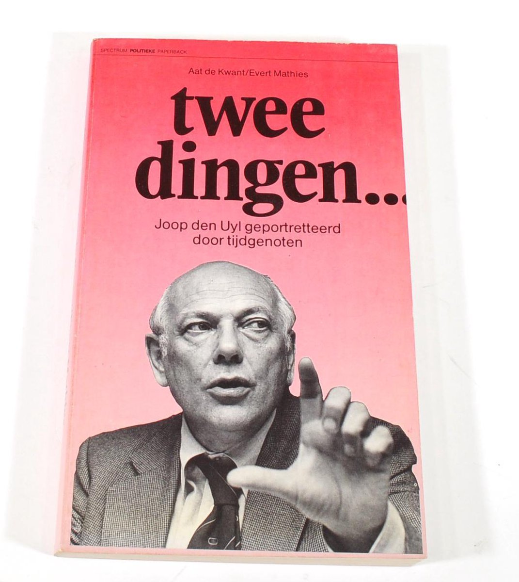 Boek Twee dingen Joop den Uyl geportretteerd door tijdgenoten Aat de Kwant  ISBN... | bol.com