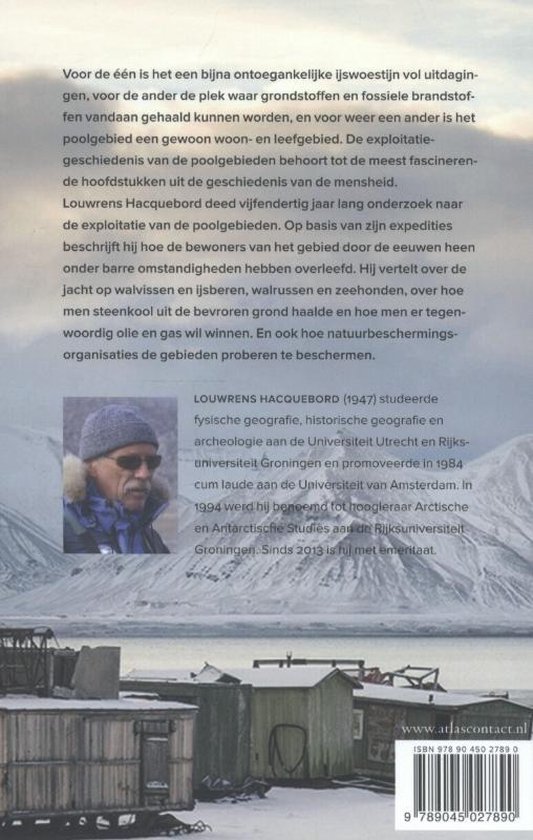 Achterkant boek met foto van man in winterkleding, besneeuwde bergen en tekst.